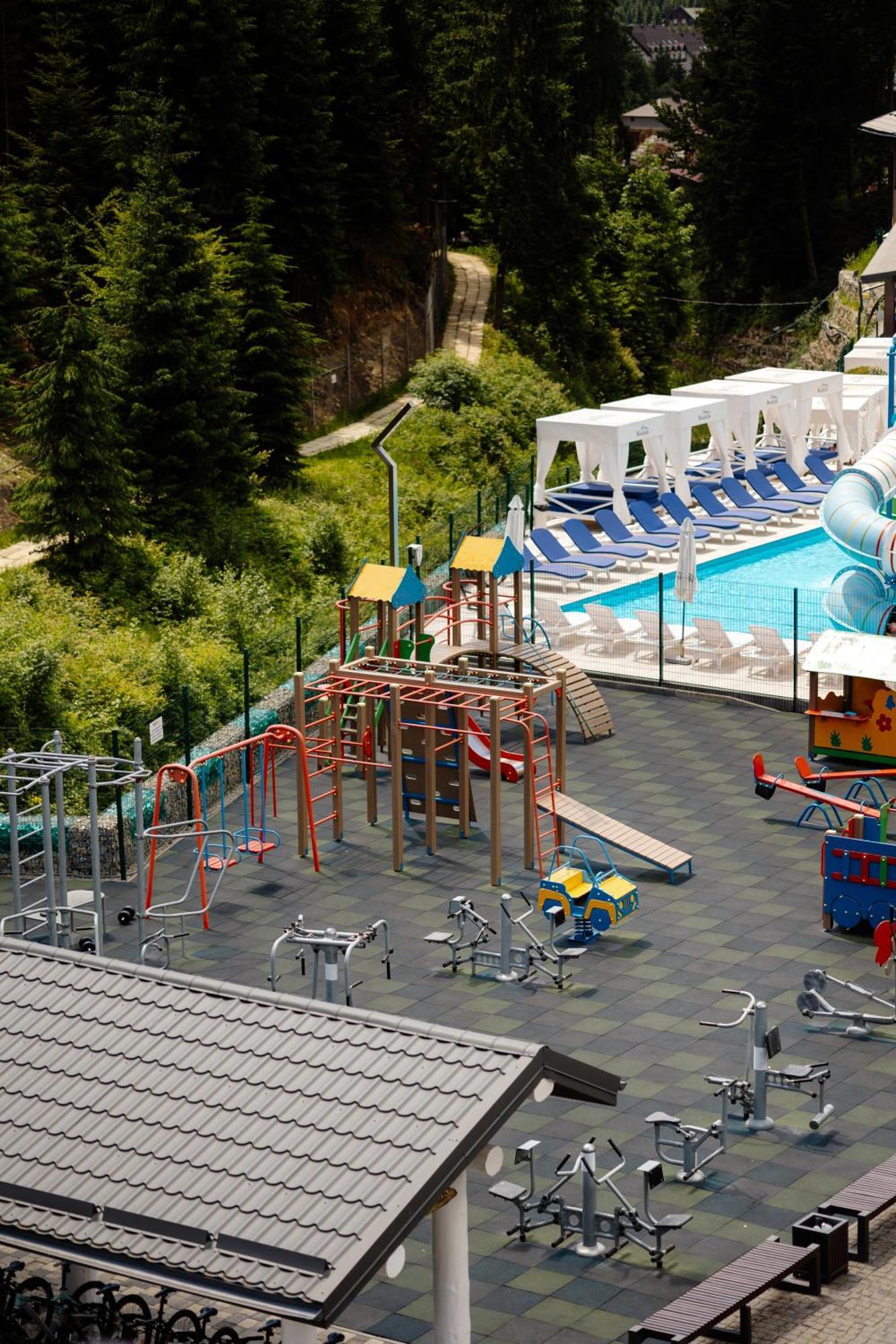 Westhills Cottage Town & Spa Bukovel Exterior photo