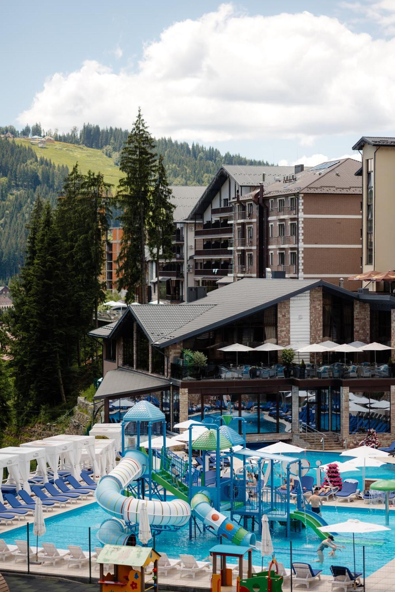 Westhills Cottage Town & Spa Bukovel Exterior photo